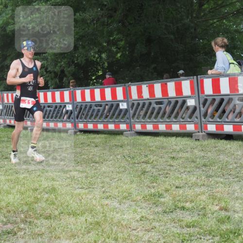 21.06.2025 - 27. Vierlanden-Triathlon KatJ http://msf.ph/oto/8005065 15.06.2025 12:58:24 Ziel 11, 736, 1034, 1035, 1036, 1037 meine-sportfotos.de