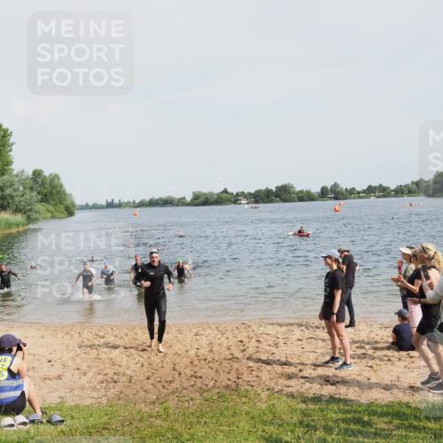 21.06.2025 - 27. Vierlanden-Triathlon MichiJ http://msf.ph/oto/8005077 15.06.2026 10:06:35 Schwimmen 394, 434, 440 meine-sportfotos.de