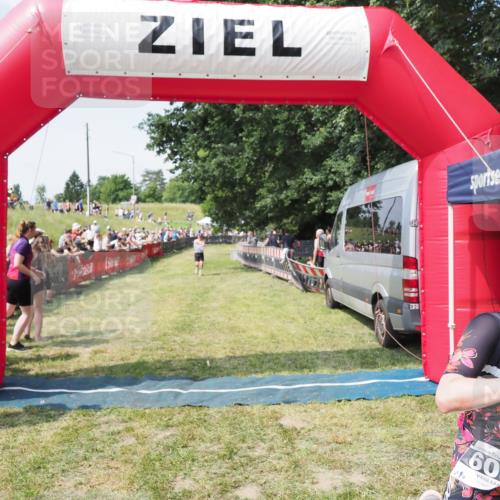 21.06.2025 - 27. Vierlanden-Triathlon MichiJ http://msf.ph/oto/8005080 15.06.2026 11:30:43 Ziel 608 meine-sportfotos.de