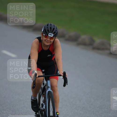21.06.2025 - 27. Vierlanden-Triathlon H.Heesch http://msf.ph/oto/8005081 15.06.2025 12:56:43 Radfahren 903 meine-sportfotos.de