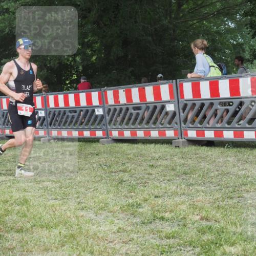 21.06.2025 - 27. Vierlanden-Triathlon KatJ http://msf.ph/oto/8005095 15.06.2025 12:58:24 Ziel 11, 736, 1034, 1035, 1036, 1037 meine-sportfotos.de