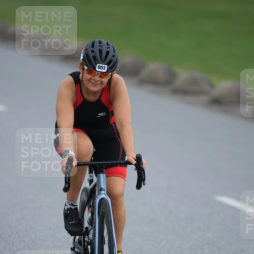 21.06.2025 - 27. Vierlanden-Triathlon H.Heesch http://msf.ph/oto/8005098 15.06.2025 12:56:43 Radfahren 903 meine-sportfotos.de