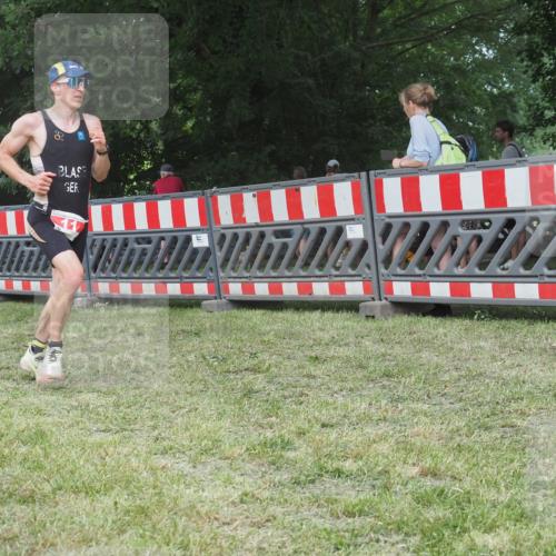 21.06.2025 - 27. Vierlanden-Triathlon KatJ http://msf.ph/oto/8005112 15.06.2025 12:58:24 Ziel 11, 736, 1034, 1035, 1036, 1037 meine-sportfotos.de