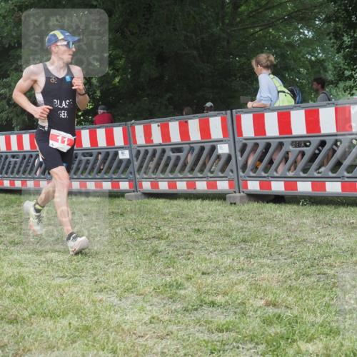 21.06.2025 - 27. Vierlanden-Triathlon KatJ http://msf.ph/oto/8005126 15.06.2025 12:58:25 Ziel 11, 736, 1034, 1035, 1036, 1037 meine-sportfotos.de
