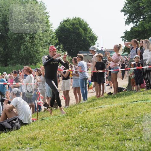 15.06.2025 - 27. Vierlanden-Triathlon KatJ http://msf.ph/oto/8005137 15.06.2025 10:04:13 Schwimmen 411, 464 meine-sportfotos.de