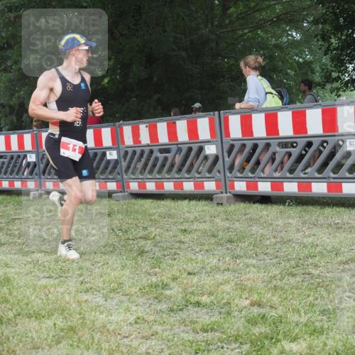 21.06.2025 - 27. Vierlanden-Triathlon KatJ http://msf.ph/oto/8005145 15.06.2025 12:58:25 Ziel 11, 736, 1034, 1035, 1036, 1037 meine-sportfotos.de