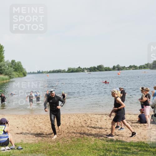 21.06.2025 - 27. Vierlanden-Triathlon MichiJ http://msf.ph/oto/8005156 15.06.2026 10:06:36 Schwimmen 394, 434, 440 meine-sportfotos.de