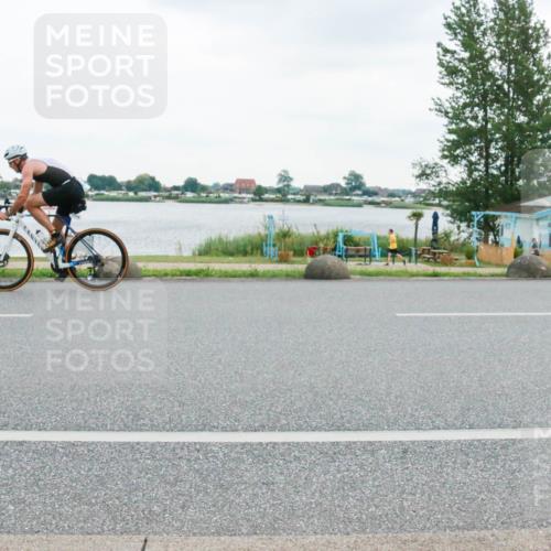 21.06.2025 - 27. Vierlanden-Triathlon H.Heesch http://msf.ph/oto/8005171 15.06.2025 13:01:31 Radfahren 1100, 1101, 1116, 1160 meine-sportfotos.de