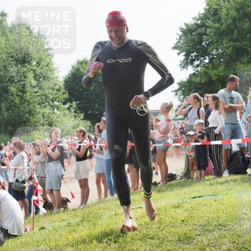15.06.2025 - 27. Vierlanden-Triathlon KatJ http://msf.ph/oto/8005182 15.06.2025 10:04:16 Schwimmen 411, 416, 453, 464 meine-sportfotos.de
