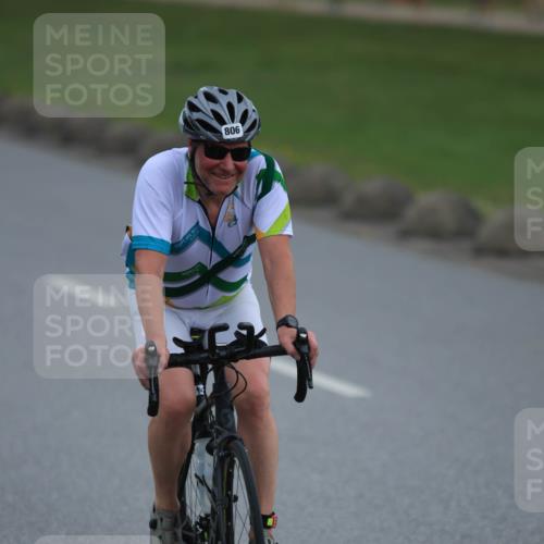 21.06.2025 - 27. Vierlanden-Triathlon H.Heesch http://msf.ph/oto/8005183 15.06.2025 12:56:55 Radfahren 806 meine-sportfotos.de