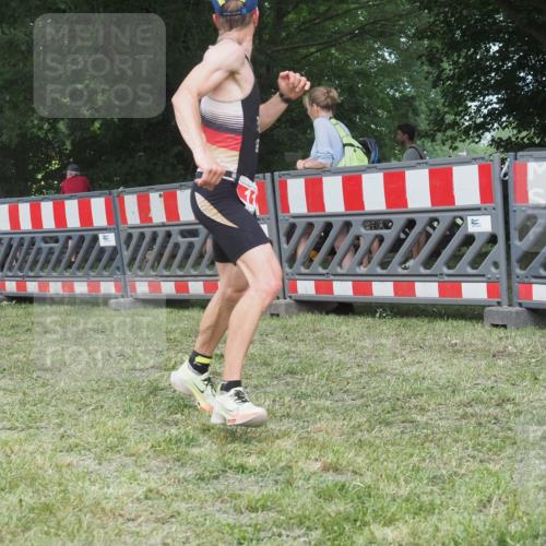 21.06.2025 - 27. Vierlanden-Triathlon KatJ http://msf.ph/oto/8005206 15.06.2025 12:58:25 Ziel 11, 736, 1034, 1035, 1036, 1037 meine-sportfotos.de