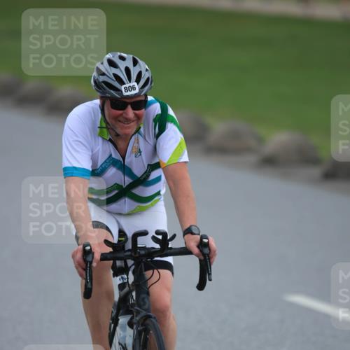 21.06.2025 - 27. Vierlanden-Triathlon H.Heesch http://msf.ph/oto/8005208 15.06.2025 12:56:55 Radfahren 806 meine-sportfotos.de