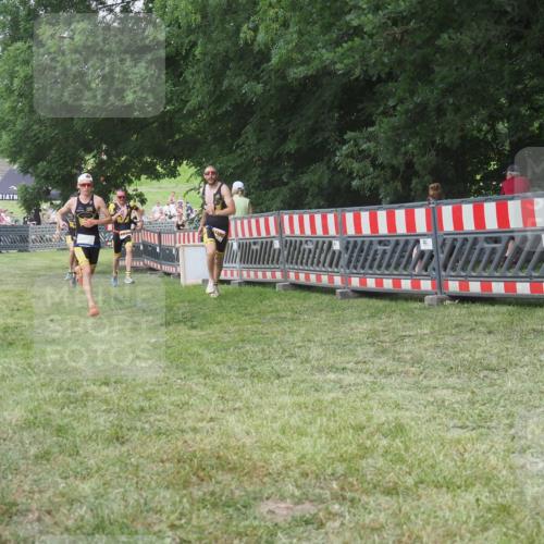 21.06.2025 - 27. Vierlanden-Triathlon KatJ http://msf.ph/oto/8005218 15.06.2025 12:58:26 Ziel 11, 736, 1034, 1035, 1036, 1037 meine-sportfotos.de
