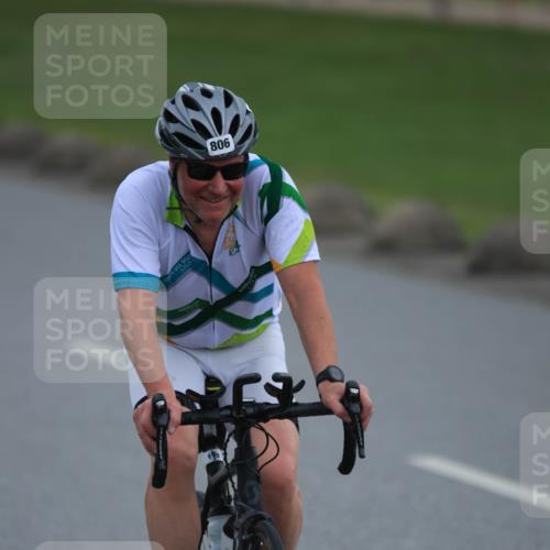 21.06.2025 - 27. Vierlanden-Triathlon H.Heesch http://msf.ph/oto/8005220 15.06.2025 12:56:55 Radfahren 806 meine-sportfotos.de