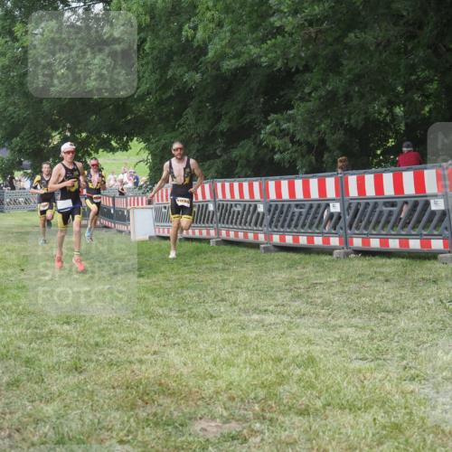 21.06.2025 - 27. Vierlanden-Triathlon KatJ http://msf.ph/oto/8005234 15.06.2025 12:58:27 Ziel 11, 736, 1034, 1035, 1036, 1037 meine-sportfotos.de