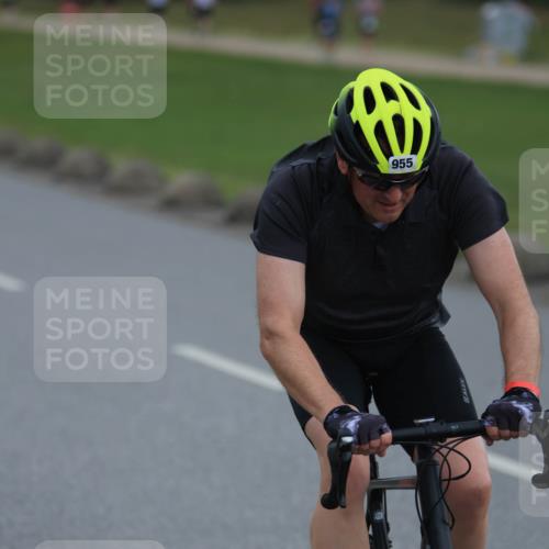21.06.2025 - 27. Vierlanden-Triathlon H.Heesch http://msf.ph/oto/8005239 15.06.2025 12:57:07 Radfahren 955, 1142 meine-sportfotos.de
