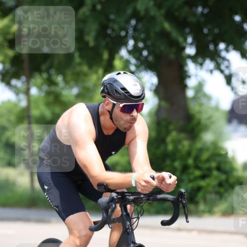 15.06.2025 - 7 Türme Triathlon Yannick Fuchs http://msf.ph/oto/8005254 15.06.2025 12:37:02 Radfahren 295 meine-sportfotos.de