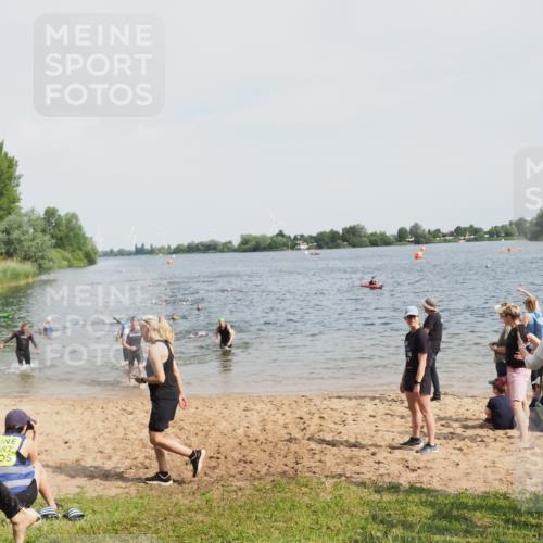 21.06.2025 - 27. Vierlanden-Triathlon MichiJ http://msf.ph/oto/8005255 15.06.2026 10:06:38 Schwimmen 386, 423, 434, 440 meine-sportfotos.de