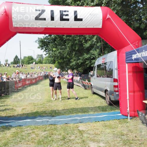 21.06.2025 - 27. Vierlanden-Triathlon MichiJ http://msf.ph/oto/8005264 15.06.2026 11:30:49 Ziel 610 meine-sportfotos.de