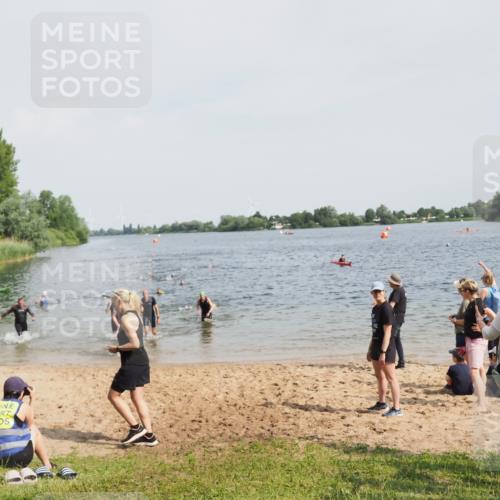 21.06.2025 - 27. Vierlanden-Triathlon MichiJ http://msf.ph/oto/8005274 15.06.2026 10:06:38 Schwimmen 386, 423, 434, 440 meine-sportfotos.de