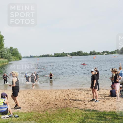 21.06.2025 - 27. Vierlanden-Triathlon MichiJ http://msf.ph/oto/8005292 15.06.2026 10:06:39 Schwimmen 386, 423, 434, 440, 441 meine-sportfotos.de