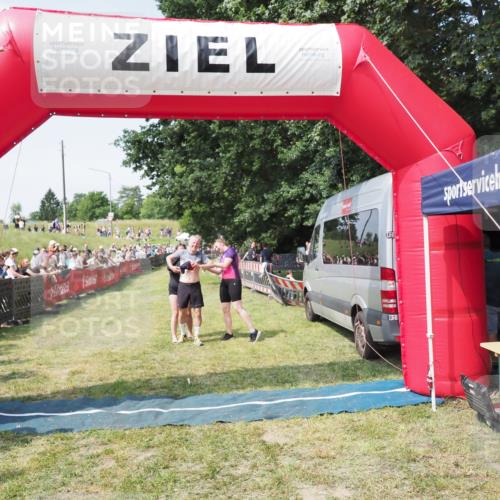 21.06.2025 - 27. Vierlanden-Triathlon MichiJ http://msf.ph/oto/8005301 15.06.2026 11:30:50 Ziel 610 meine-sportfotos.de