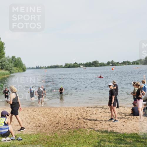 21.06.2025 - 27. Vierlanden-Triathlon MichiJ http://msf.ph/oto/8005310 15.06.2026 10:06:39 Schwimmen 386, 423, 434, 440, 441 meine-sportfotos.de