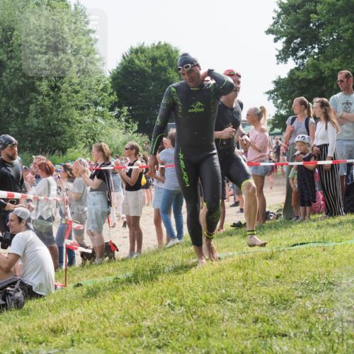 15.06.2025 - 27. Vierlanden-Triathlon KatJ http://msf.ph/oto/8005316 15.06.2025 10:04:21 Schwimmen 411, 416, 426, 453, 464 meine-sportfotos.de