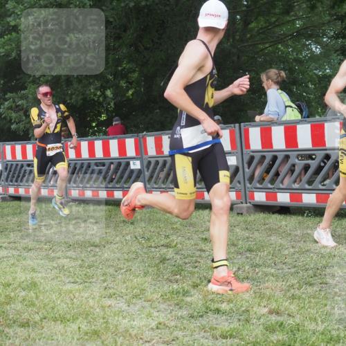 21.06.2025 - 27. Vierlanden-Triathlon KatJ http://msf.ph/oto/8005322 15.06.2025 12:58:29 Ziel 736, 1034, 1035, 1036, 1037 meine-sportfotos.de