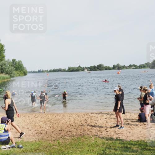 21.06.2025 - 27. Vierlanden-Triathlon MichiJ http://msf.ph/oto/8005328 15.06.2026 10:06:39 Schwimmen 386, 423, 434, 440, 441 meine-sportfotos.de