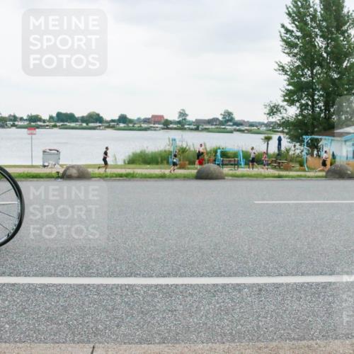 21.06.2025 - 27. Vierlanden-Triathlon H.Heesch http://msf.ph/oto/8005341 15.06.2025 13:02:40 Radfahren 918, 1073, 1074, 1075, 1076 meine-sportfotos.de