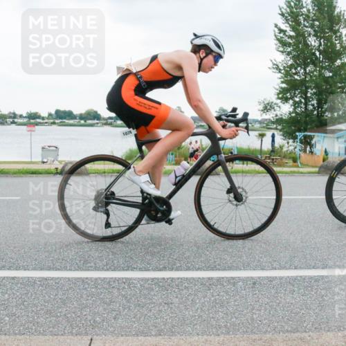 21.06.2025 - 27. Vierlanden-Triathlon H.Heesch http://msf.ph/oto/8005365 15.06.2025 13:02:41 Radfahren 918, 1073, 1074, 1075, 1076 meine-sportfotos.de
