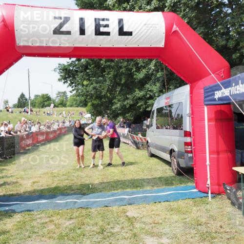21.06.2025 - 27. Vierlanden-Triathlon MichiJ http://msf.ph/oto/8005377 15.06.2026 11:30:51 Ziel 610 meine-sportfotos.de