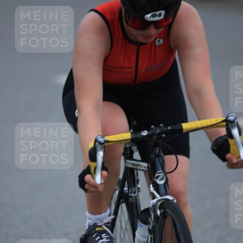 21.06.2025 - 27. Vierlanden-Triathlon H.Heesch http://msf.ph/oto/8005381 15.06.2025 13:04:29 Radfahren 894 meine-sportfotos.de