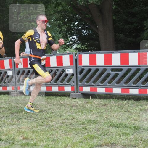 21.06.2025 - 27. Vierlanden-Triathlon KatJ http://msf.ph/oto/8005387 15.06.2025 12:58:30 Ziel 111, 736, 1036 meine-sportfotos.de