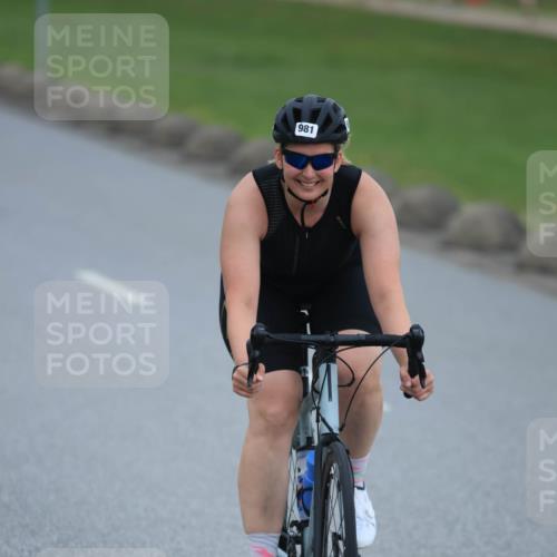 21.06.2025 - 27. Vierlanden-Triathlon H.Heesch http://msf.ph/oto/8005396 15.06.2025 13:05:35 Radfahren 981 meine-sportfotos.de