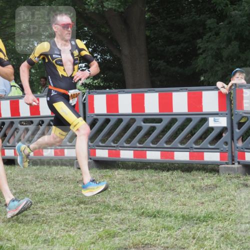 21.06.2025 - 27. Vierlanden-Triathlon KatJ http://msf.ph/oto/8005397 15.06.2025 12:58:30 Ziel 111, 736, 1036 meine-sportfotos.de