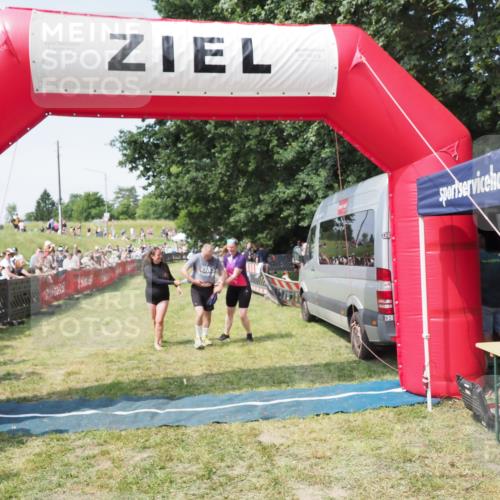 21.06.2025 - 27. Vierlanden-Triathlon MichiJ http://msf.ph/oto/8005400 15.06.2026 11:30:51 Ziel 610 meine-sportfotos.de