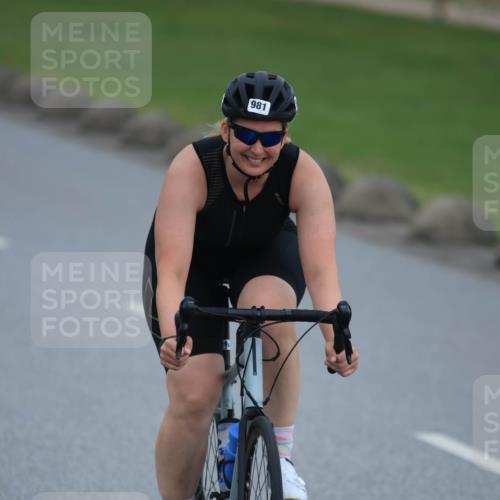 21.06.2025 - 27. Vierlanden-Triathlon H.Heesch http://msf.ph/oto/8005401 15.06.2025 13:05:35 Radfahren 981 meine-sportfotos.de