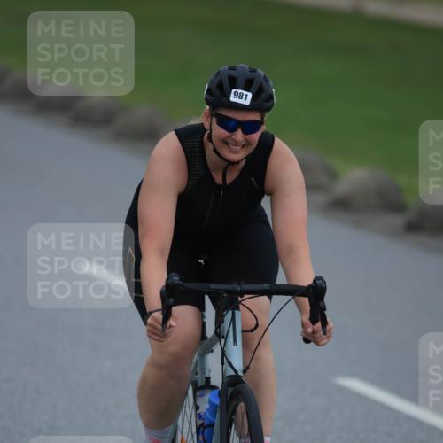 21.06.2025 - 27. Vierlanden-Triathlon H.Heesch http://msf.ph/oto/8005410 15.06.2025 13:05:35 Radfahren 981 meine-sportfotos.de