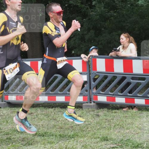 21.06.2025 - 27. Vierlanden-Triathlon KatJ http://msf.ph/oto/8005411 15.06.2025 12:58:30 Ziel 111, 736, 1036 meine-sportfotos.de