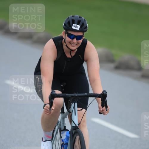 21.06.2025 - 27. Vierlanden-Triathlon H.Heesch http://msf.ph/oto/8005421 15.06.2025 13:05:35 Radfahren 981 meine-sportfotos.de