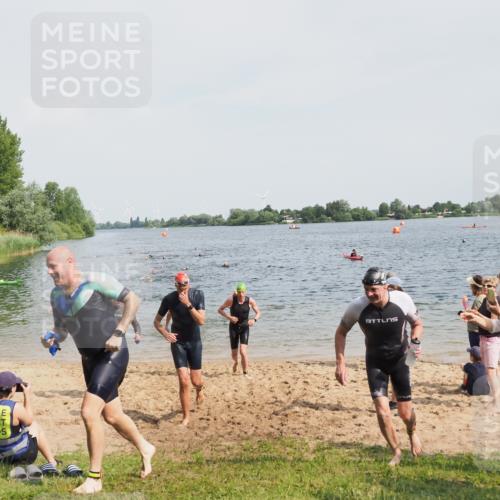 21.06.2025 - 27. Vierlanden-Triathlon MichiJ http://msf.ph/oto/8005422 15.06.2026 10:06:46 Schwimmen 367, 386, 388, 396, 423, 441, 457 meine-sportfotos.de