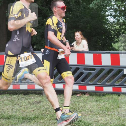 21.06.2025 - 27. Vierlanden-Triathlon KatJ http://msf.ph/oto/8005424 15.06.2025 12:58:30 Ziel 111, 736, 1036 meine-sportfotos.de