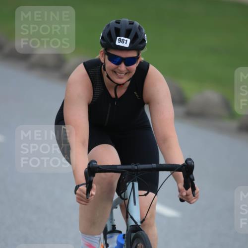 21.06.2025 - 27. Vierlanden-Triathlon H.Heesch http://msf.ph/oto/8005429 15.06.2025 13:05:35 Radfahren 981 meine-sportfotos.de