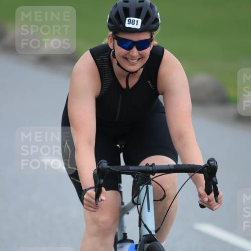 21.06.2025 - 27. Vierlanden-Triathlon H.Heesch http://msf.ph/oto/8005456 15.06.2025 13:05:35 Radfahren 981 meine-sportfotos.de