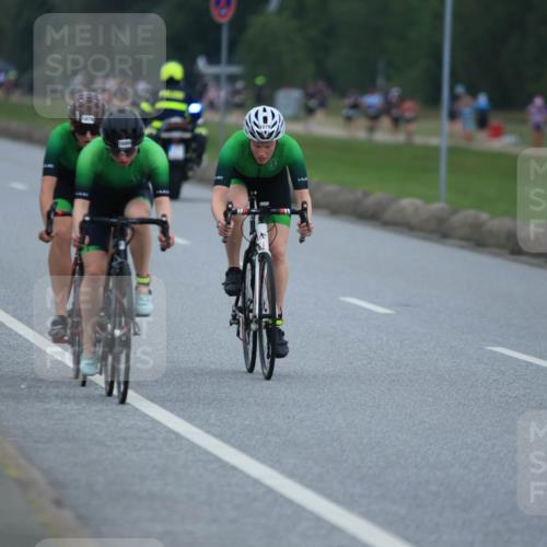 21.06.2025 - 27. Vierlanden-Triathlon H.Heesch http://msf.ph/oto/8005466 15.06.2025 13:07:19 Radfahren 1078, 1079, 1080 meine-sportfotos.de