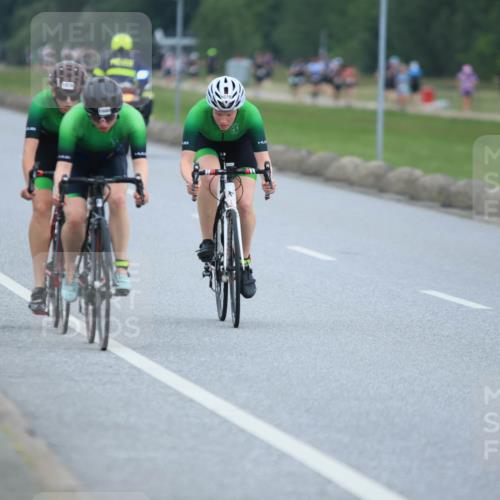 21.06.2025 - 27. Vierlanden-Triathlon H.Heesch http://msf.ph/oto/8005475 15.06.2025 13:07:20 Radfahren 1078, 1079, 1080 meine-sportfotos.de
