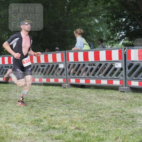 21.06.2025 - 27. Vierlanden-Triathlon KatJ http://msf.ph/oto/8005489 15.06.2025 12:58:40 Ziel 111, 122, 662, 995, 996, 997, 998, 1010, 1011, 1012 meine-sportfotos.de