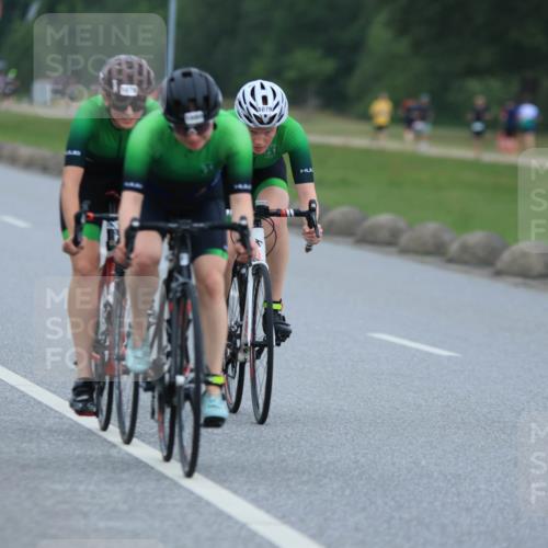 21.06.2025 - 27. Vierlanden-Triathlon H.Heesch http://msf.ph/oto/8005495 15.06.2025 13:07:21 Radfahren 1078, 1079, 1080 meine-sportfotos.de